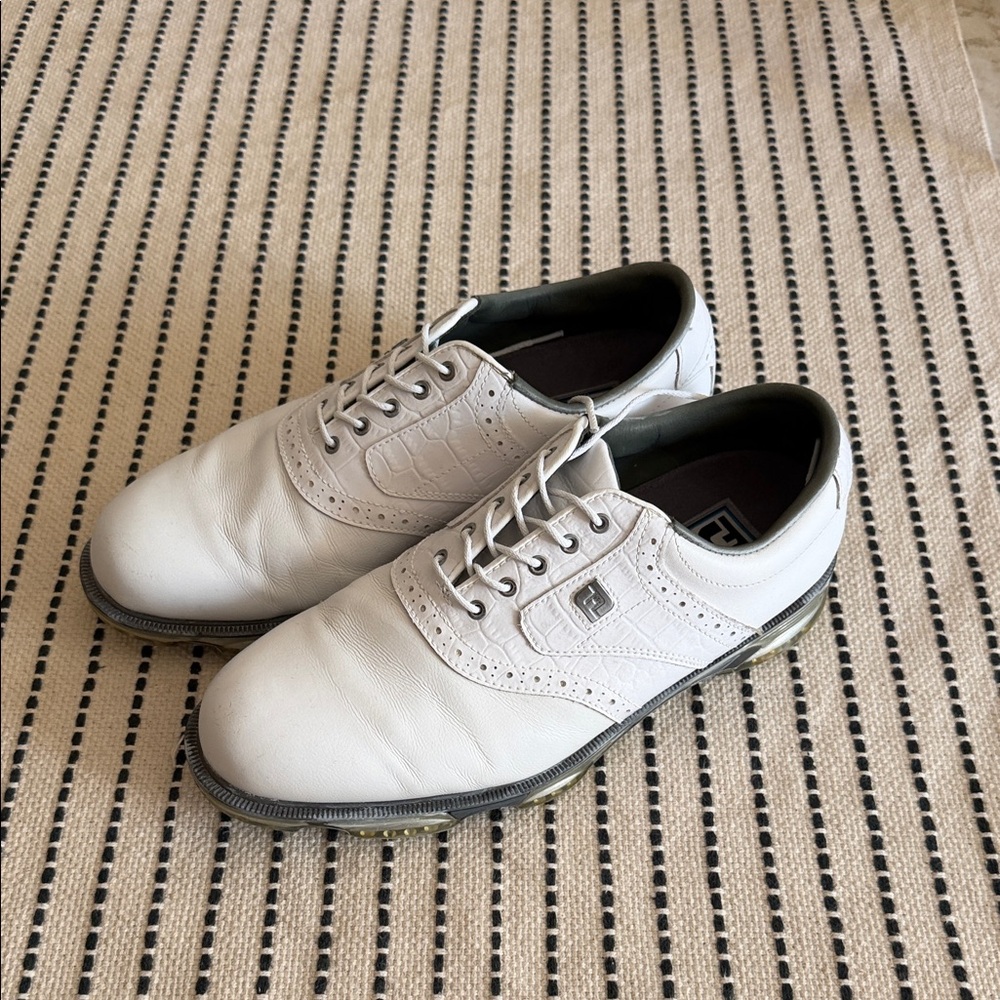 FootJoy White Men's Golf Oxfords with Gray Trim size 10W needs spikes